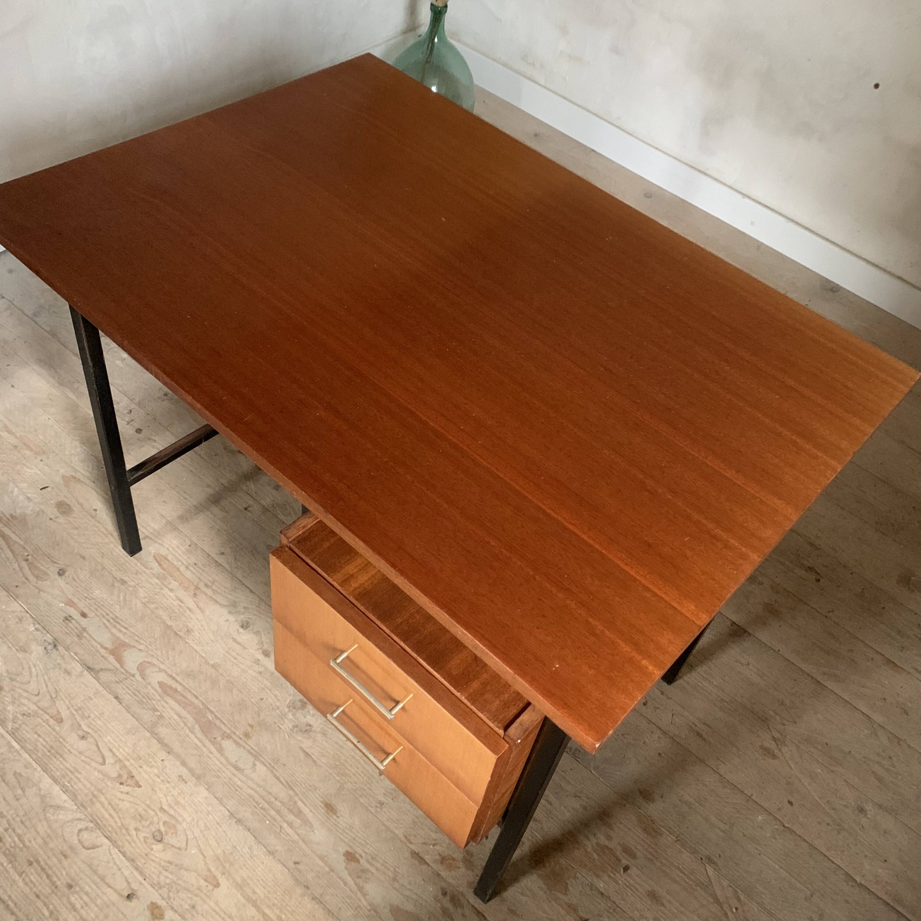 Bureau moderniste vintage