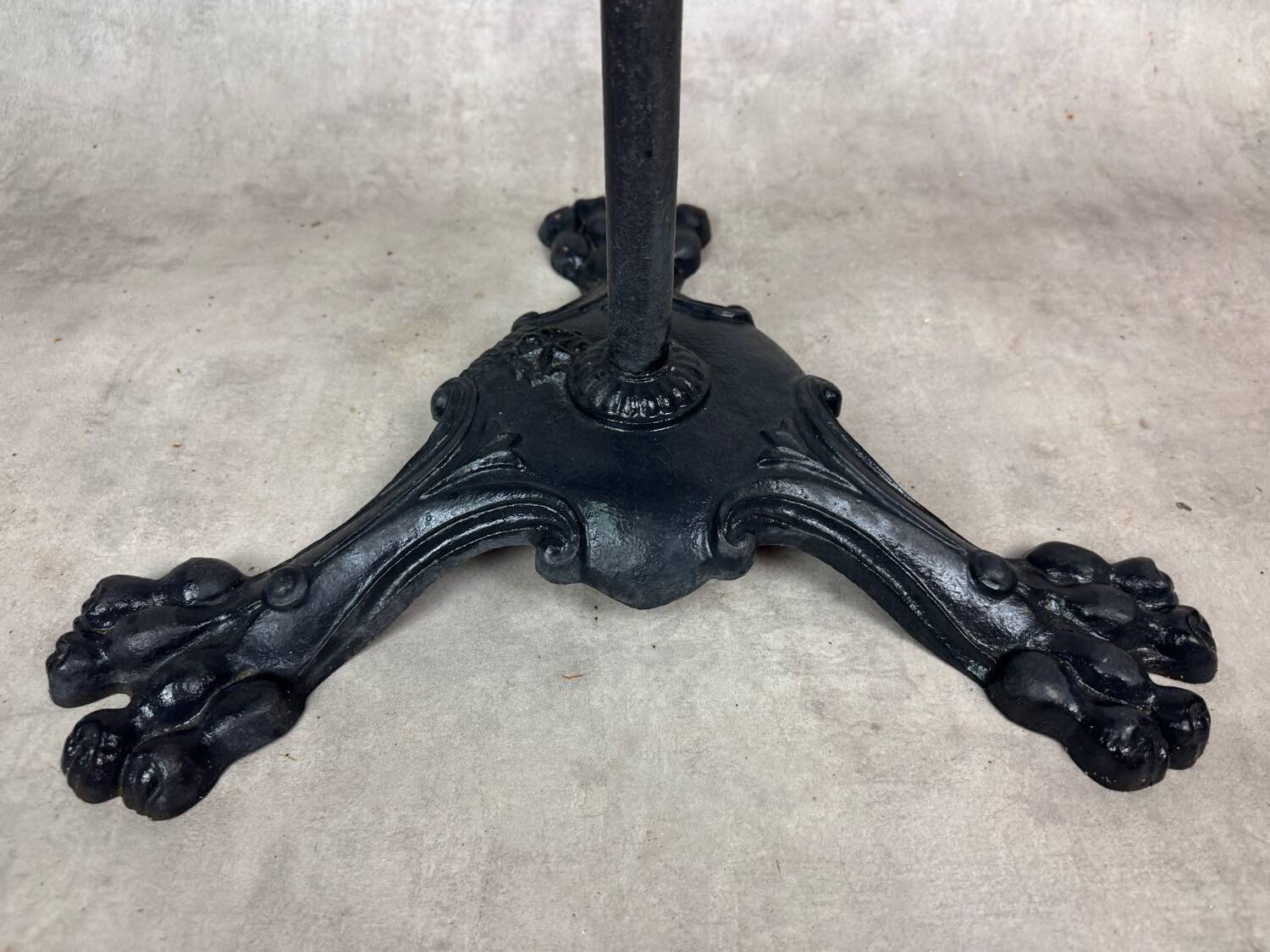 Healing bistro marble and cast iron 19th century