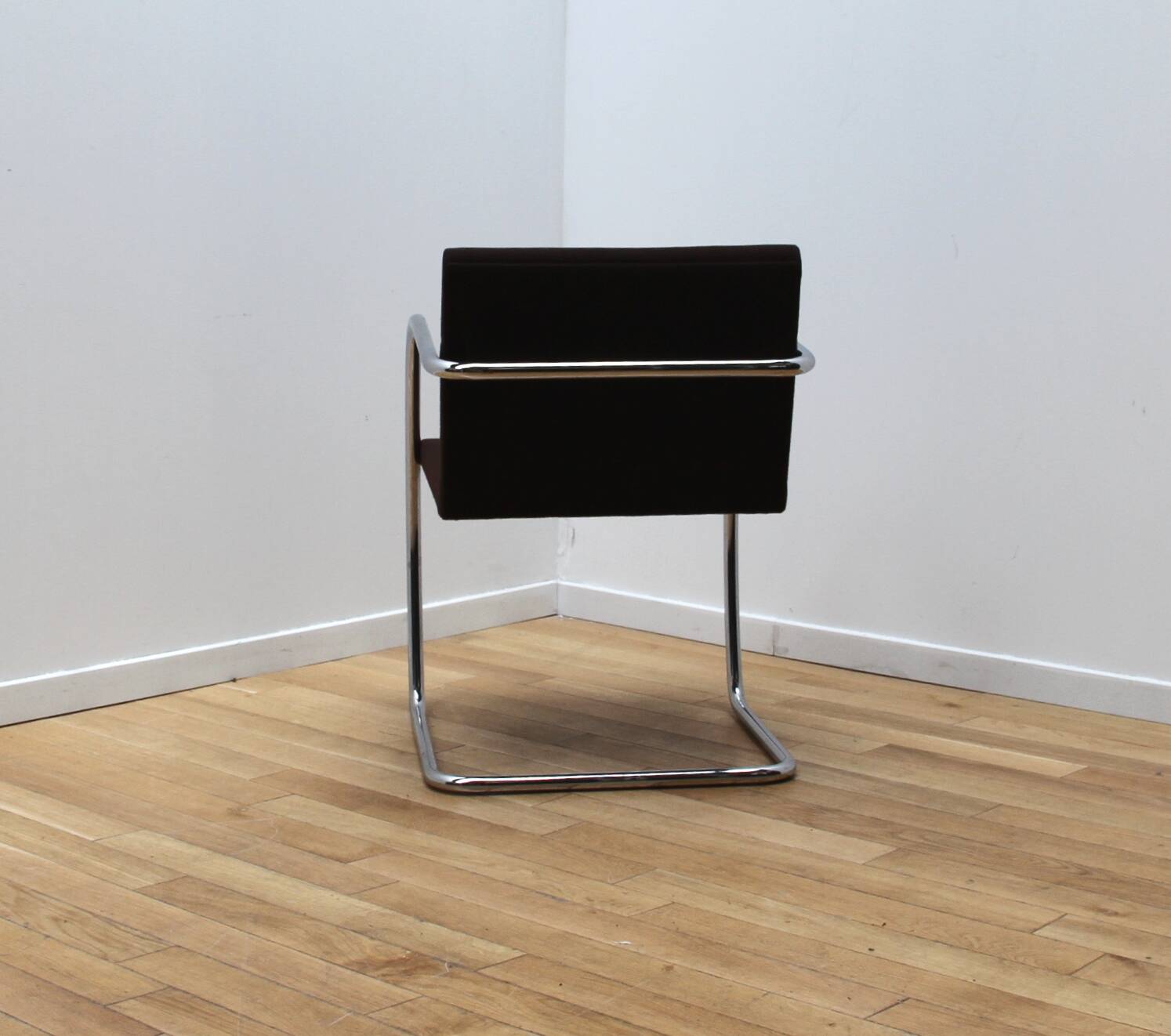 Suite of 8 BRNO 2 office armchairs, Knoll