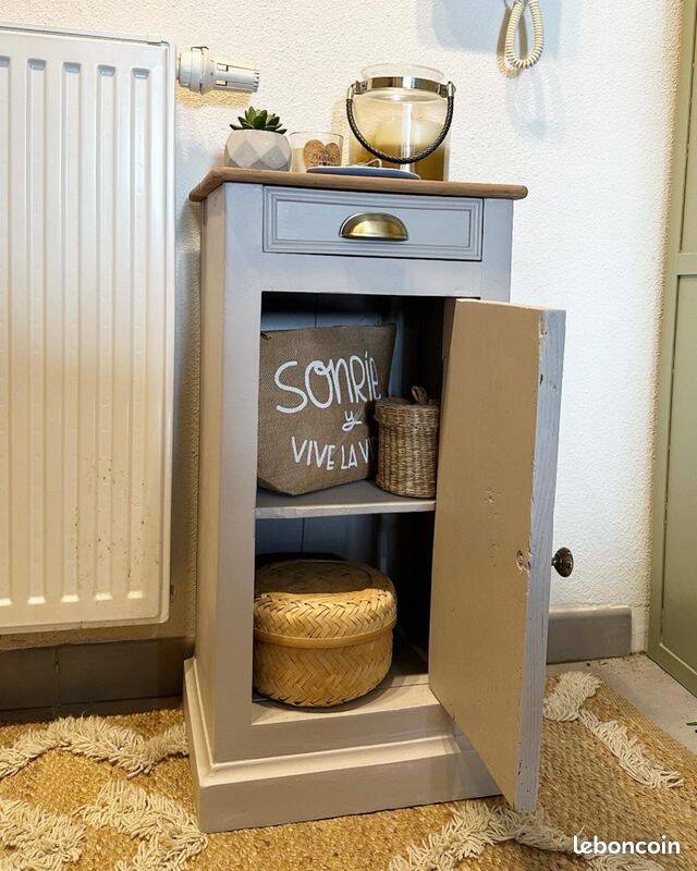 Small renovated side table – Lou