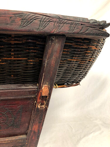 Asia XIXth / early twentieth century, wicker cradle on carved wooden swing