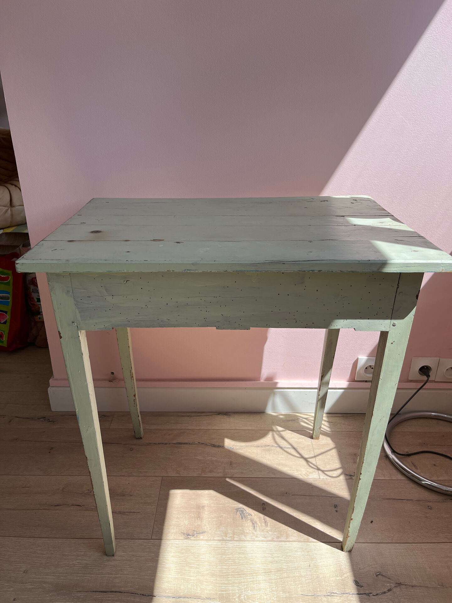Petite table en bois d’appoint vintage 50 vert sauge