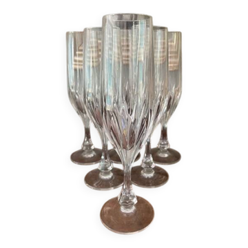 6 flûtes à champagne anciennes en cristal taillé et gravé