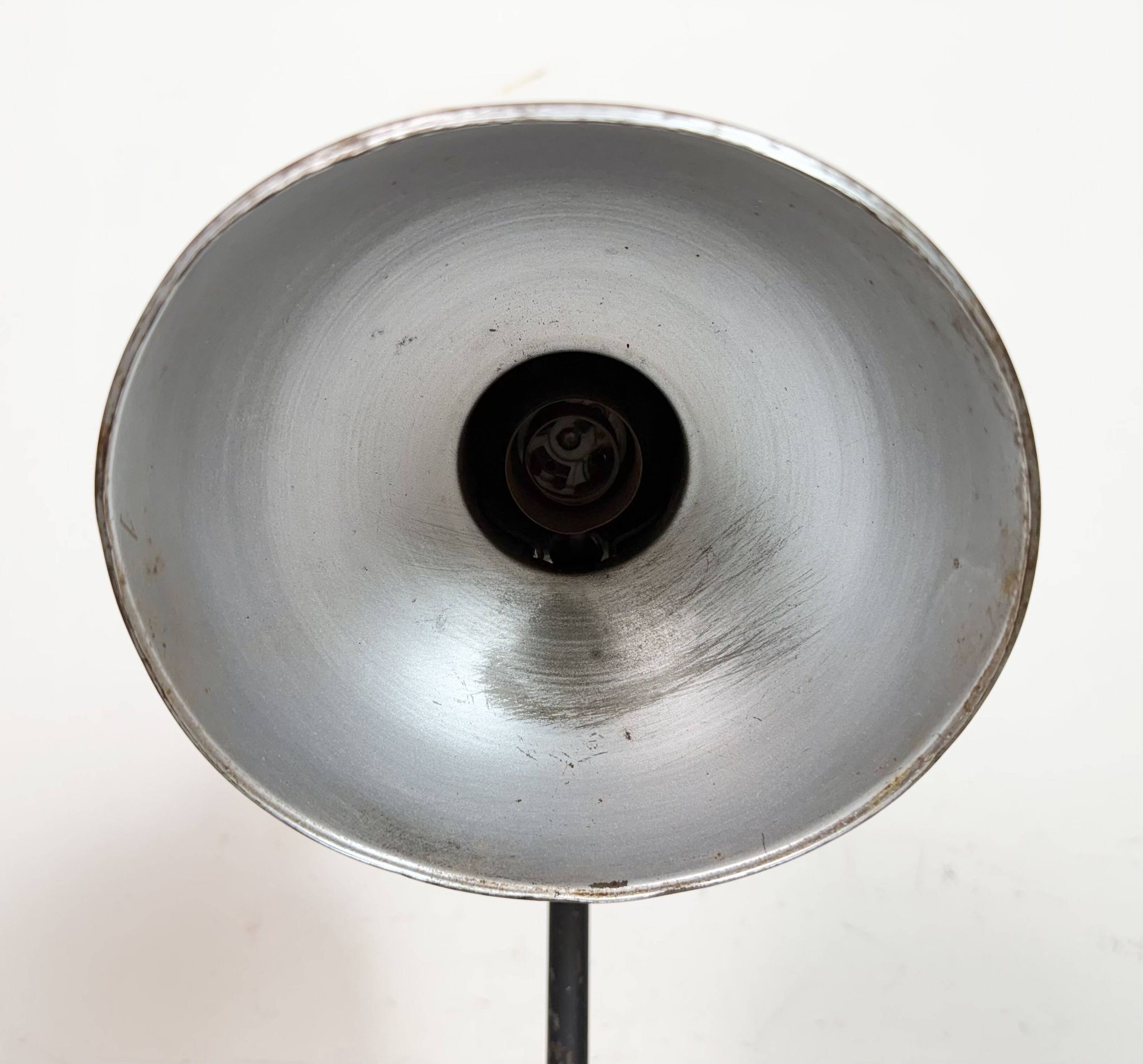 Lampe de table industrielle Bauhaus noire, années 1930