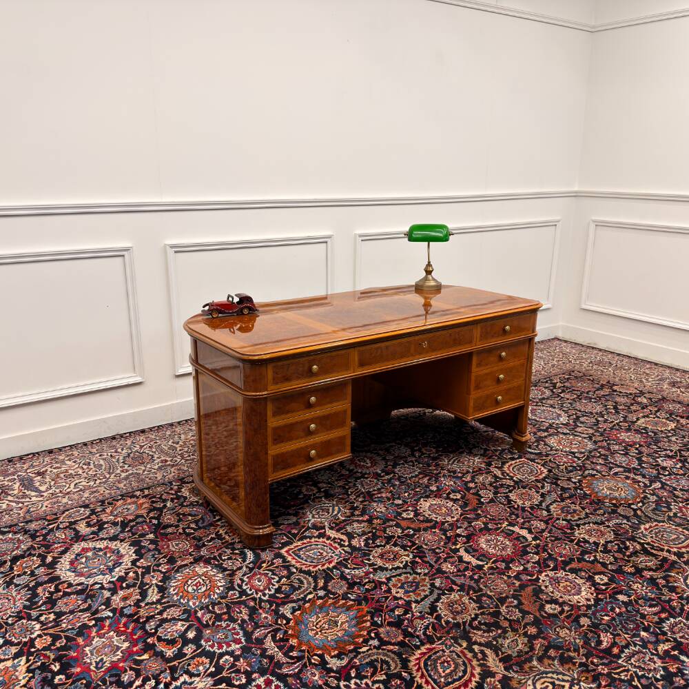 Bureau antique classique italien avec panneau arrière