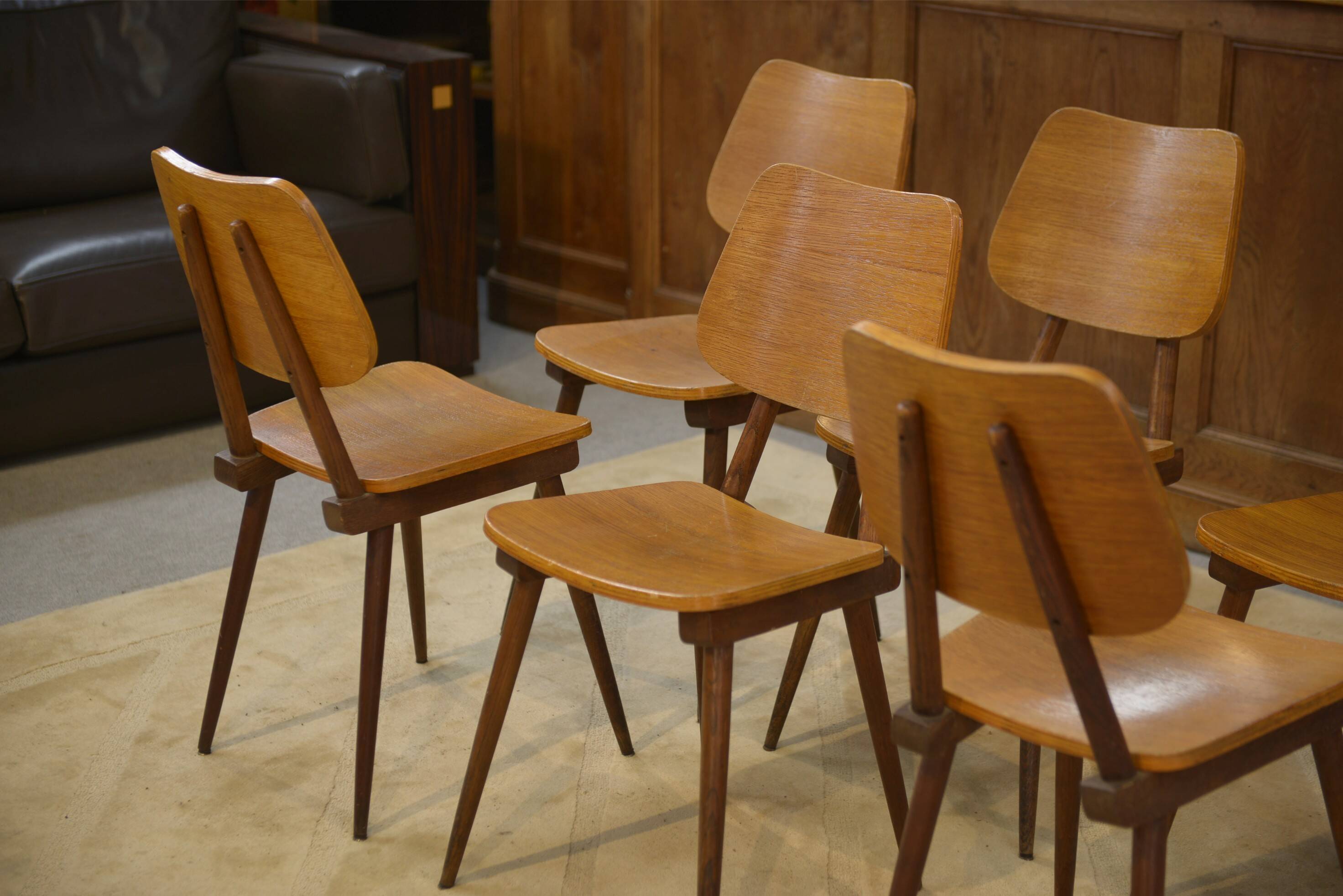 Set of 6 oak chairs from the 1960s.