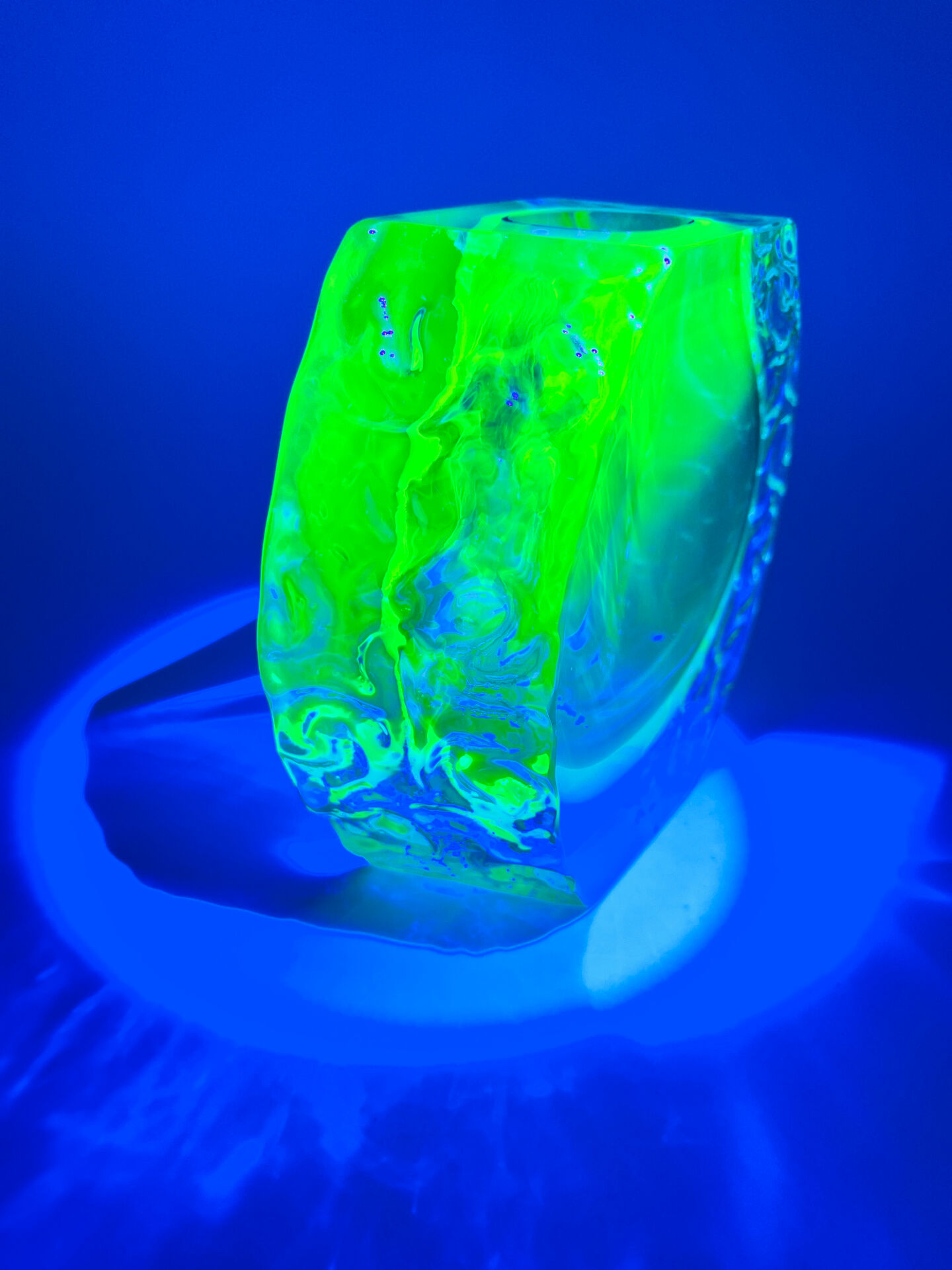 Mandruzzato Murano Sommerso Quadri-layer Outline UV Rare 70s Vase