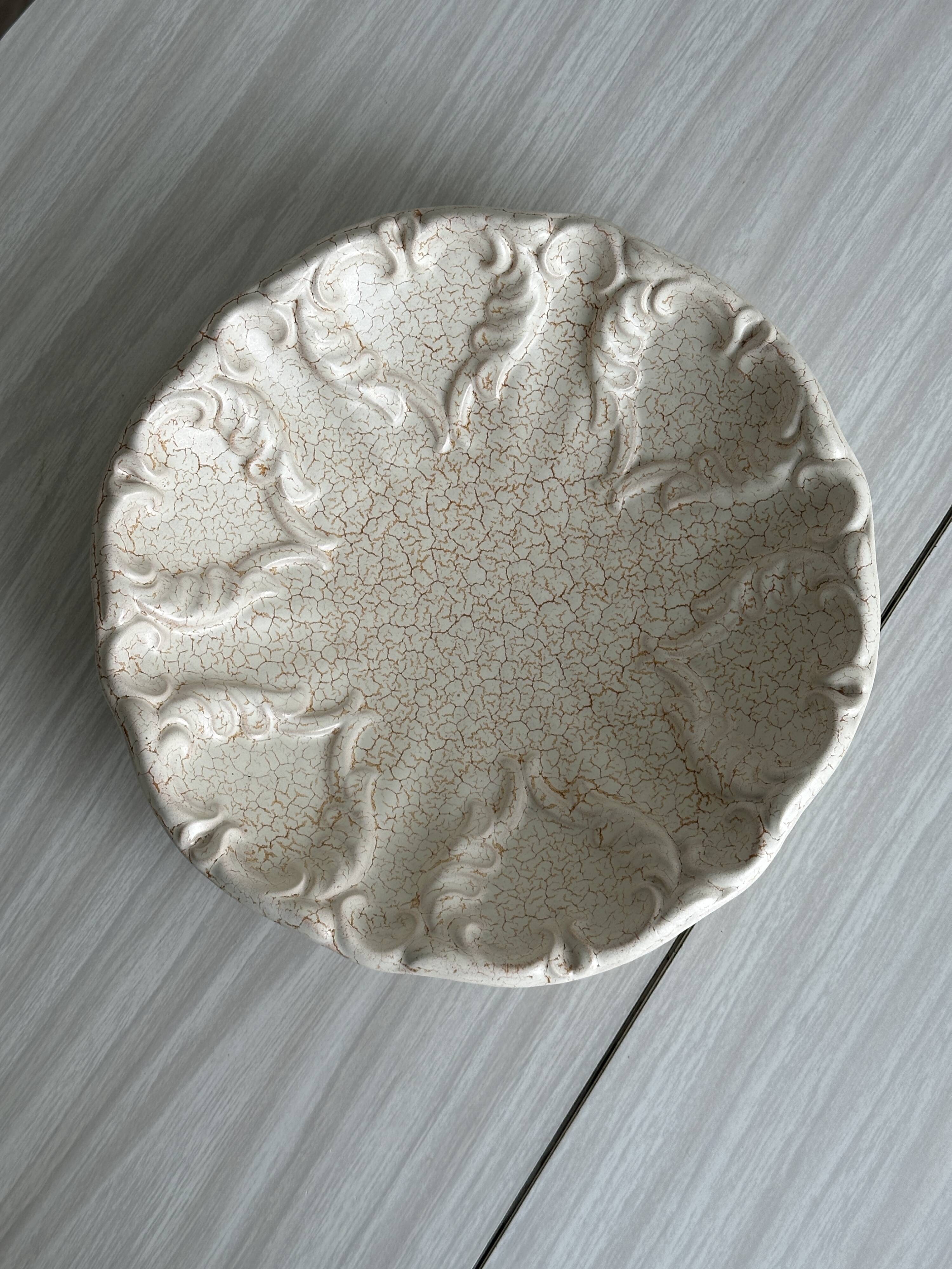 Coupe craquelée en céramique blanche
