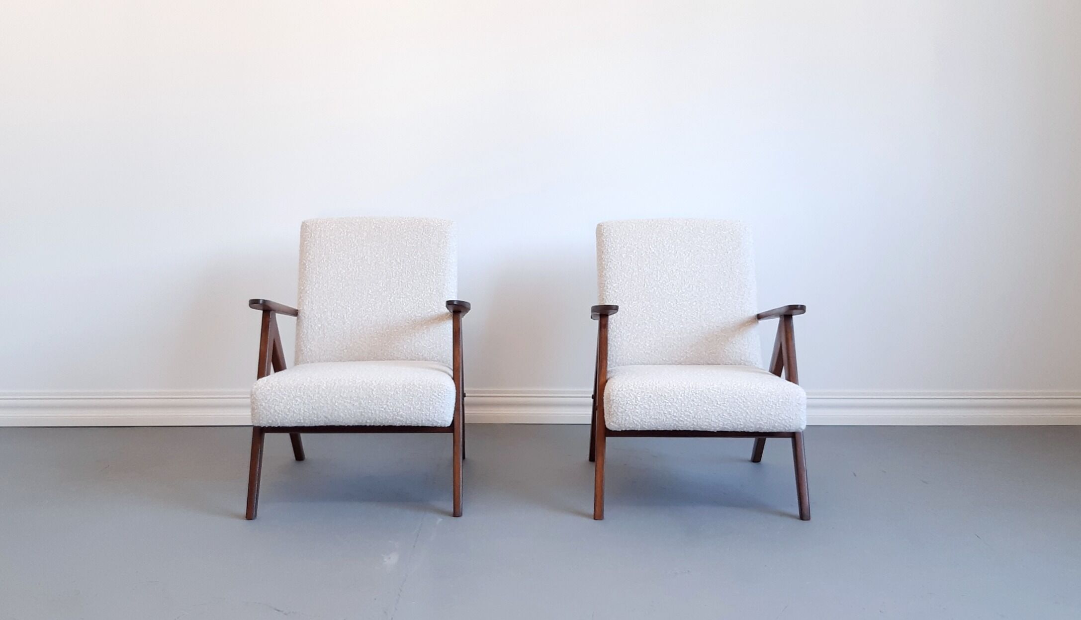 1960 model B 310 var mid century chair in ivory boucle