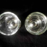 Deux verres à liqueur de bistrot