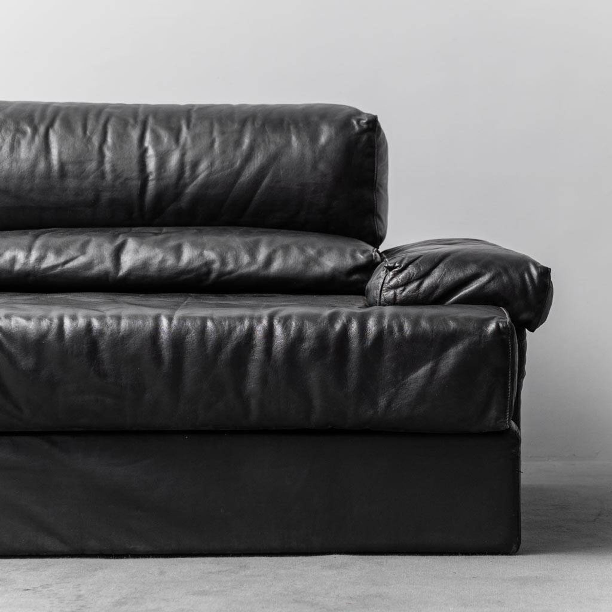 Divano modulare in pelle nera cinova anni ’70 modernariato
