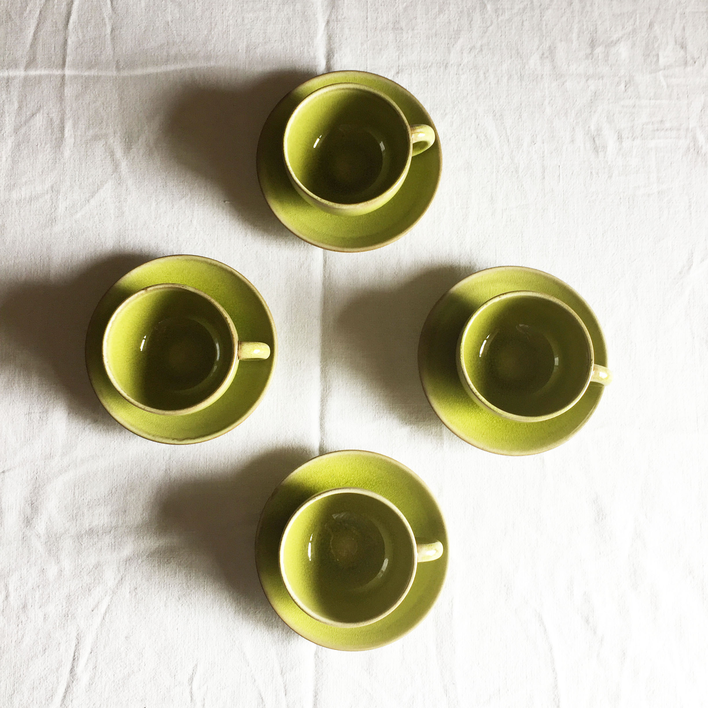 Set of 4 cups tea/coffee Jars with saucers