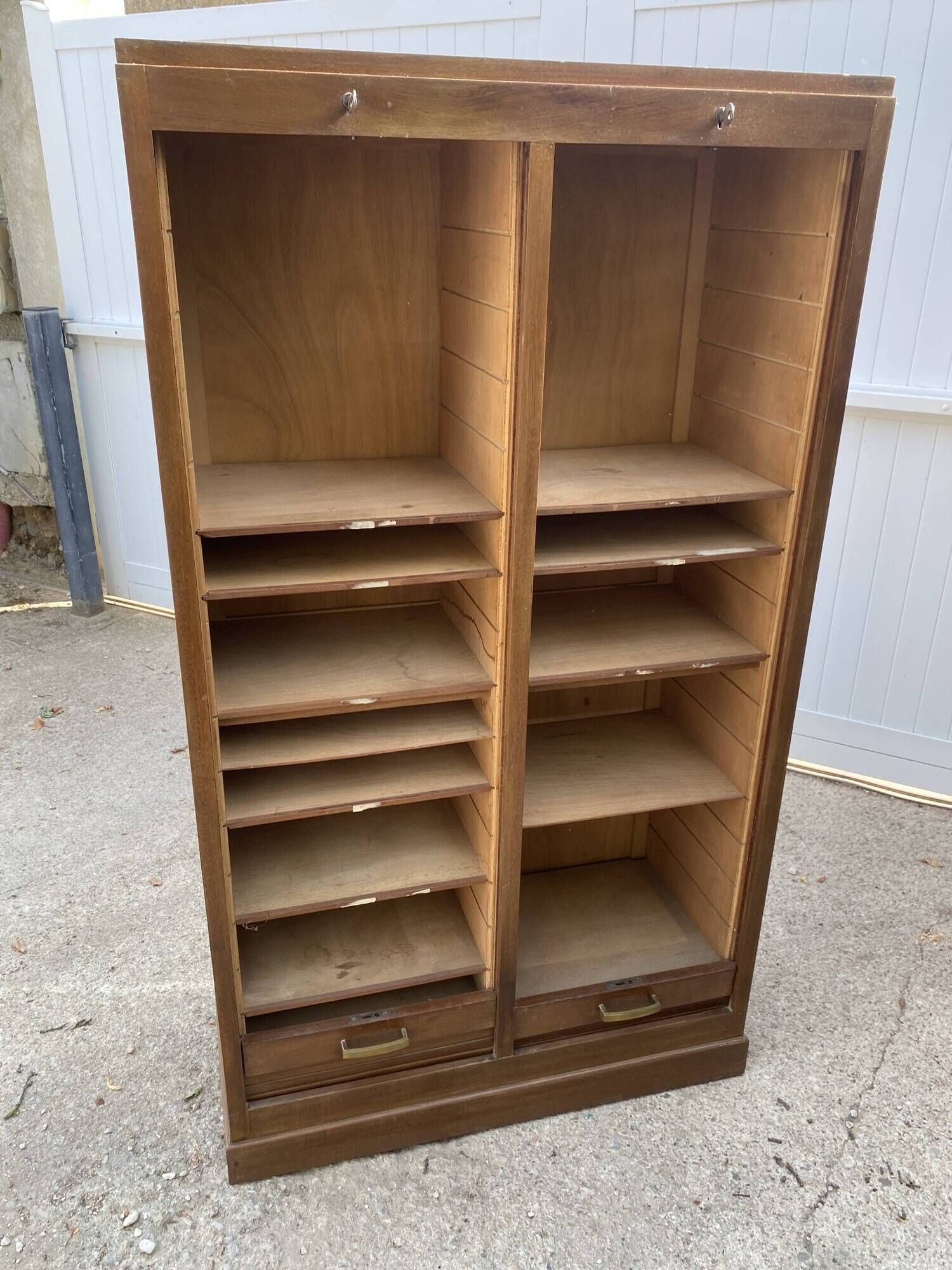 Double-column oak filing cabinet with curtains, 50.