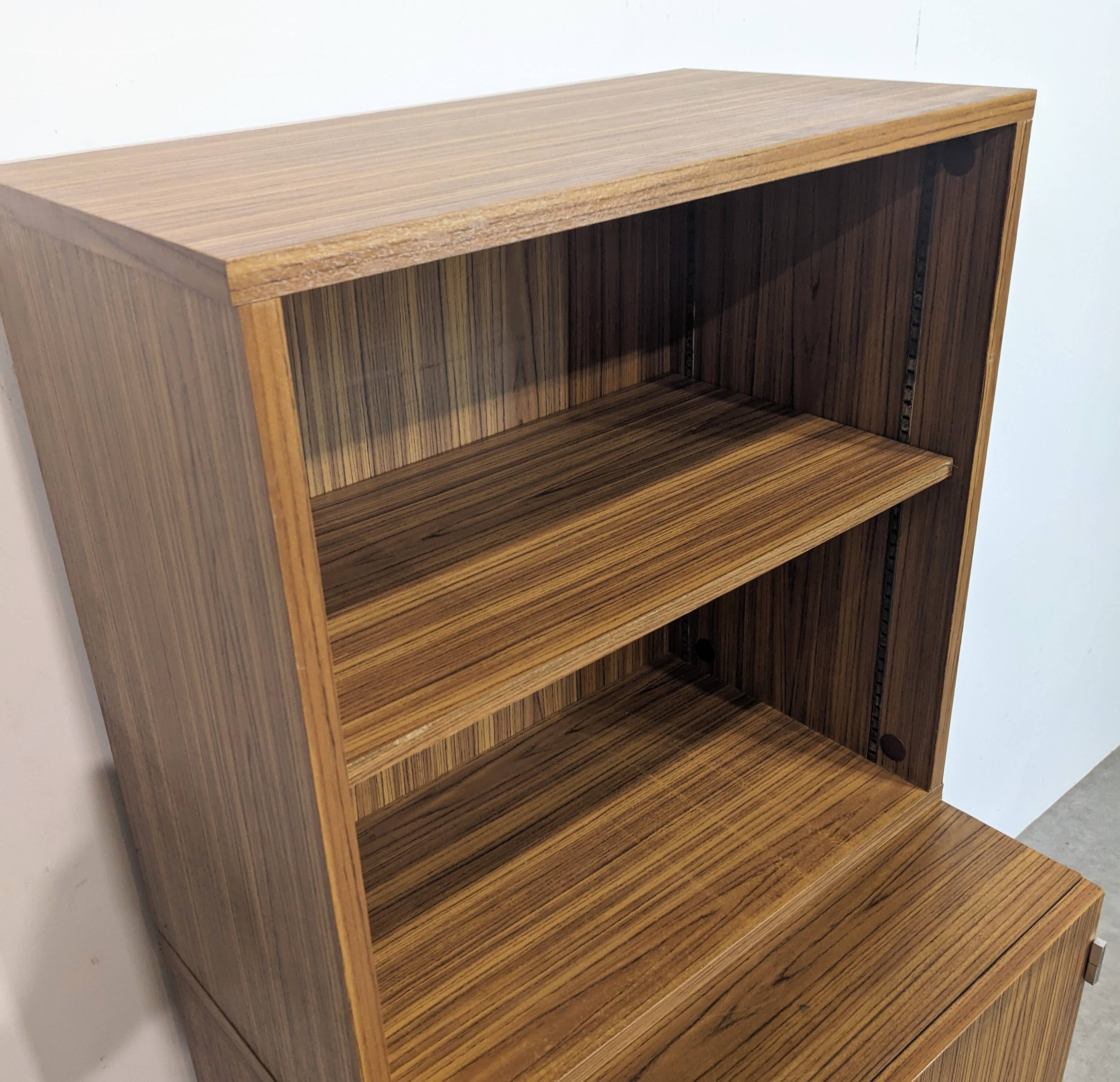 Meurop bookcase