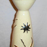 Longwy-designed lamp pose