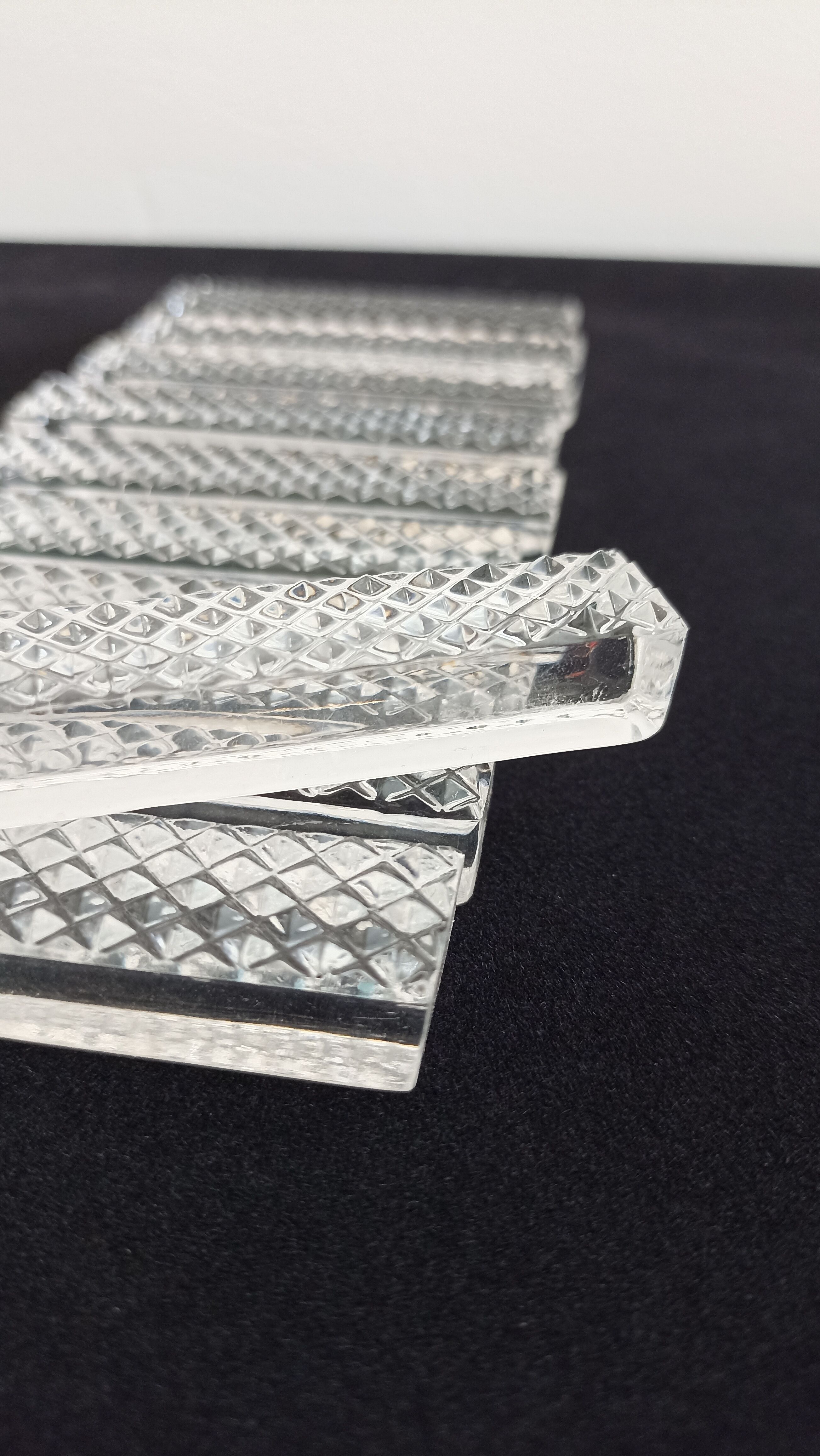 Knife holder chiseled glass