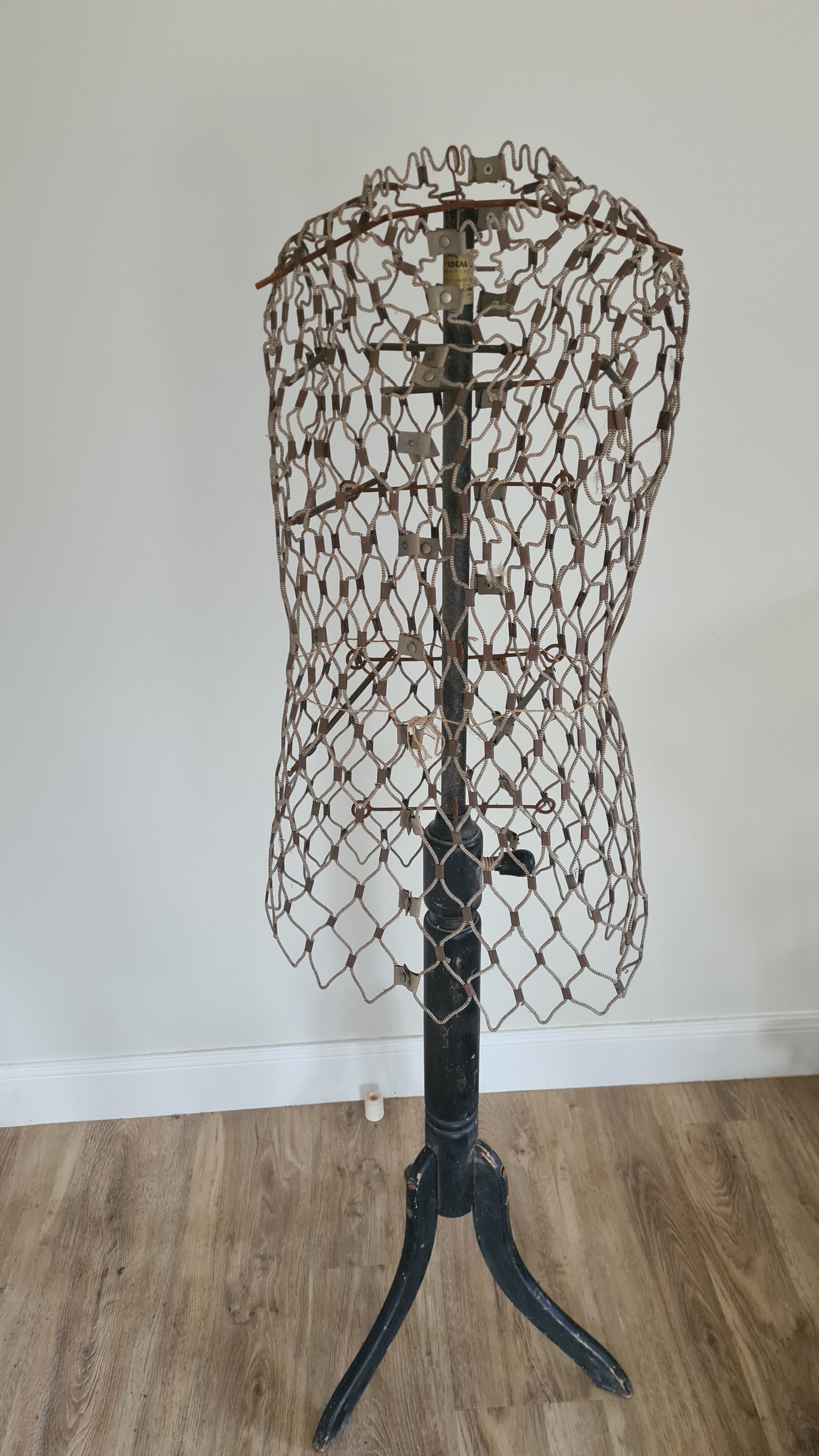 Adjustable mannequin The ideal Garden of Fashions