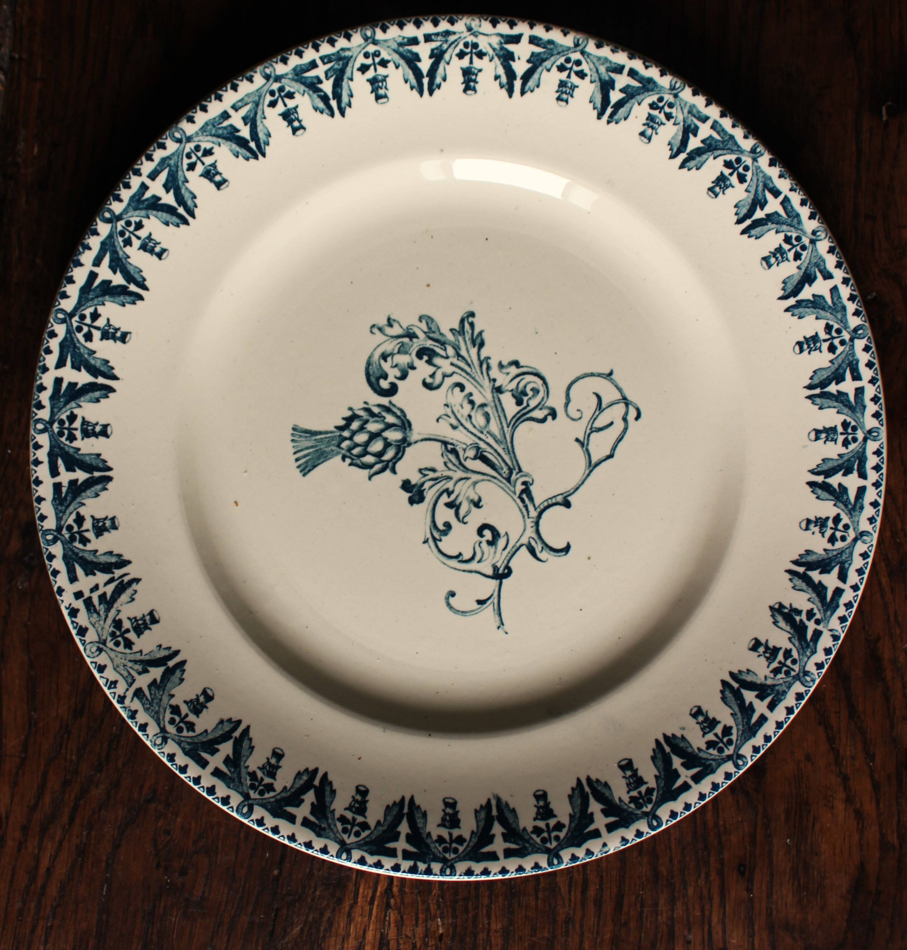 6 mismatched dinner plates