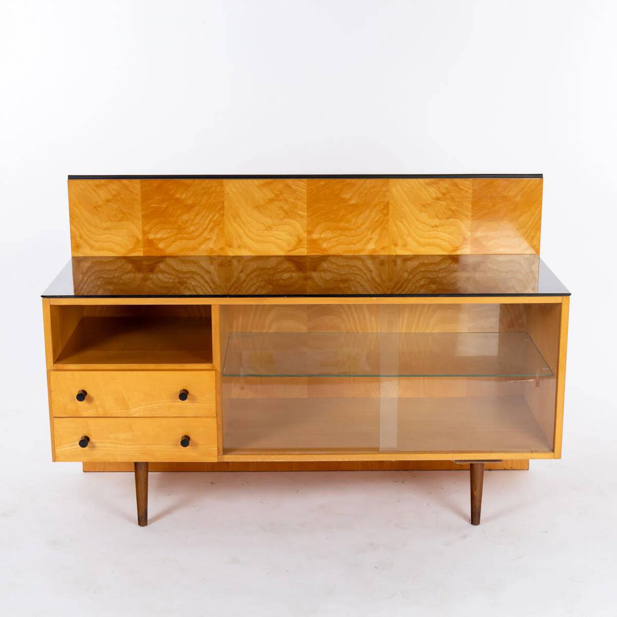 Buffet des années 1970 par Mojmir Pozar