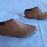 Pair of 2 children's shoe trees, handmade work, light wood, size 22