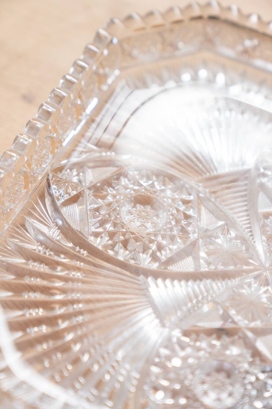 Square tray in Bohemian crystal, hand carved.