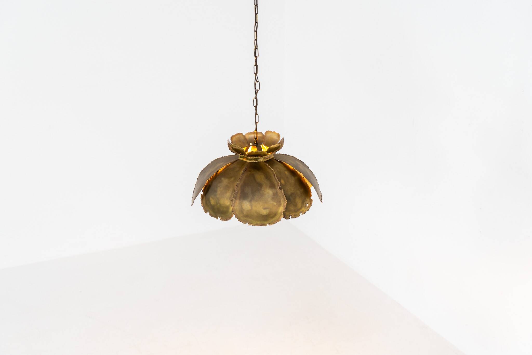 Flower-shaped pendant by Svend Aage Holm Sørensen