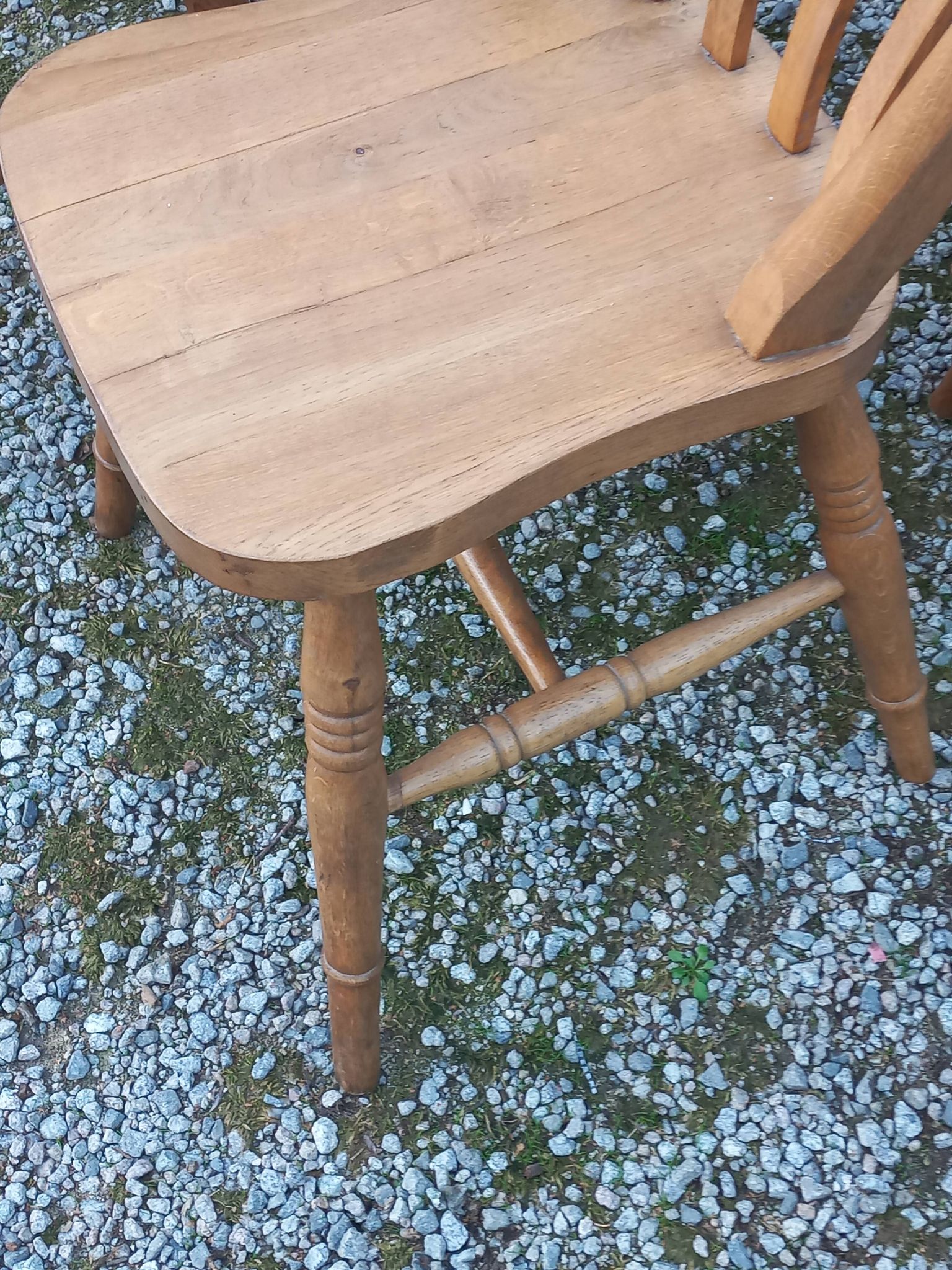 Set of 4 chairs and 1 armchair in mountain style made of oak.