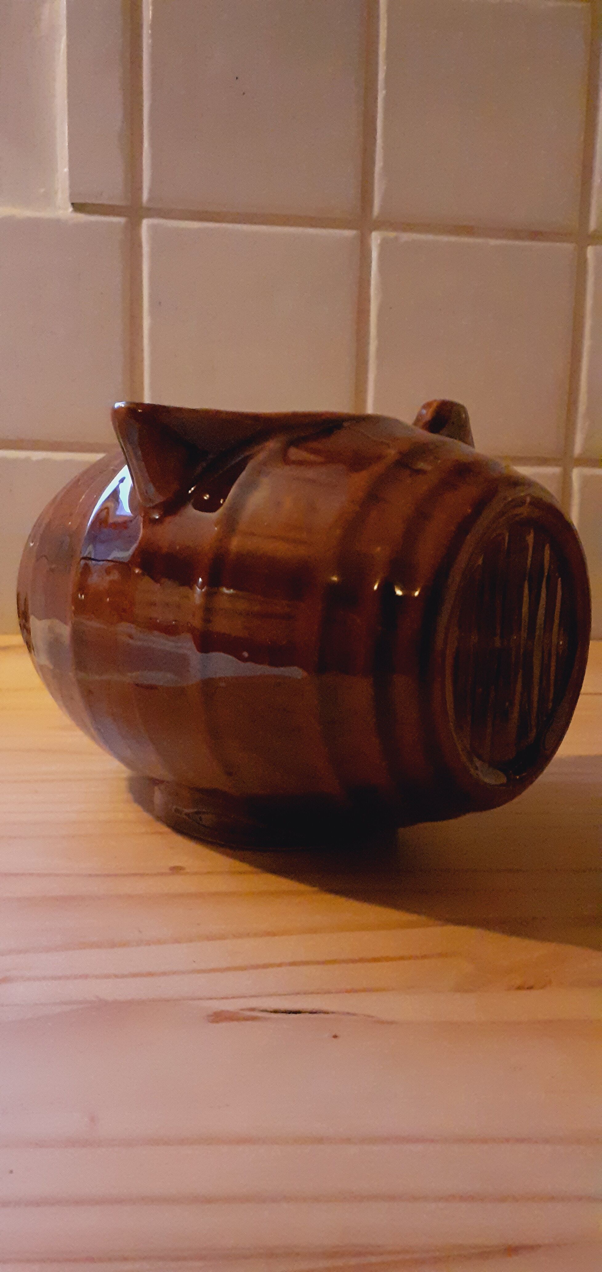 Wine pitcher year 40 earthenware in the shape of a barrel