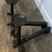 Paire de chenets anciens en fonte, décor rustique, vers 1900