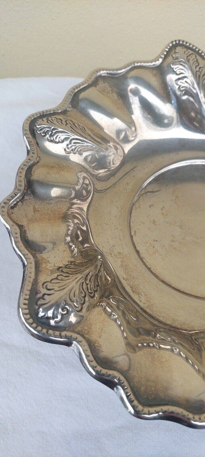 Italian Centrotavola in chiseled 800 silver hallmarked in very good condition