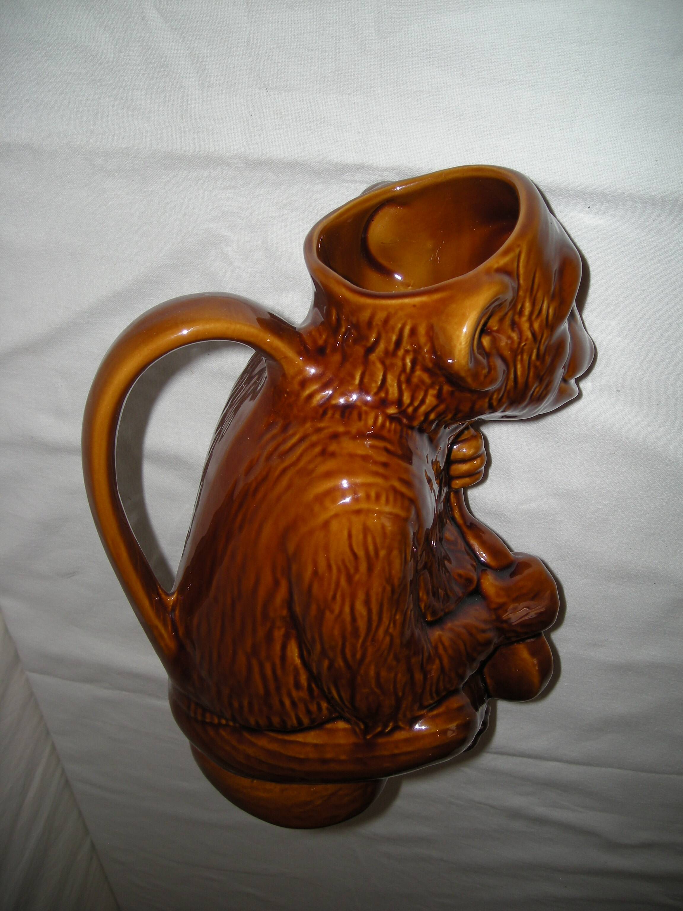 Chimpanzee pitcher; Monkey guitarist musician of the 60s