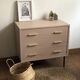Commode rose rénovée