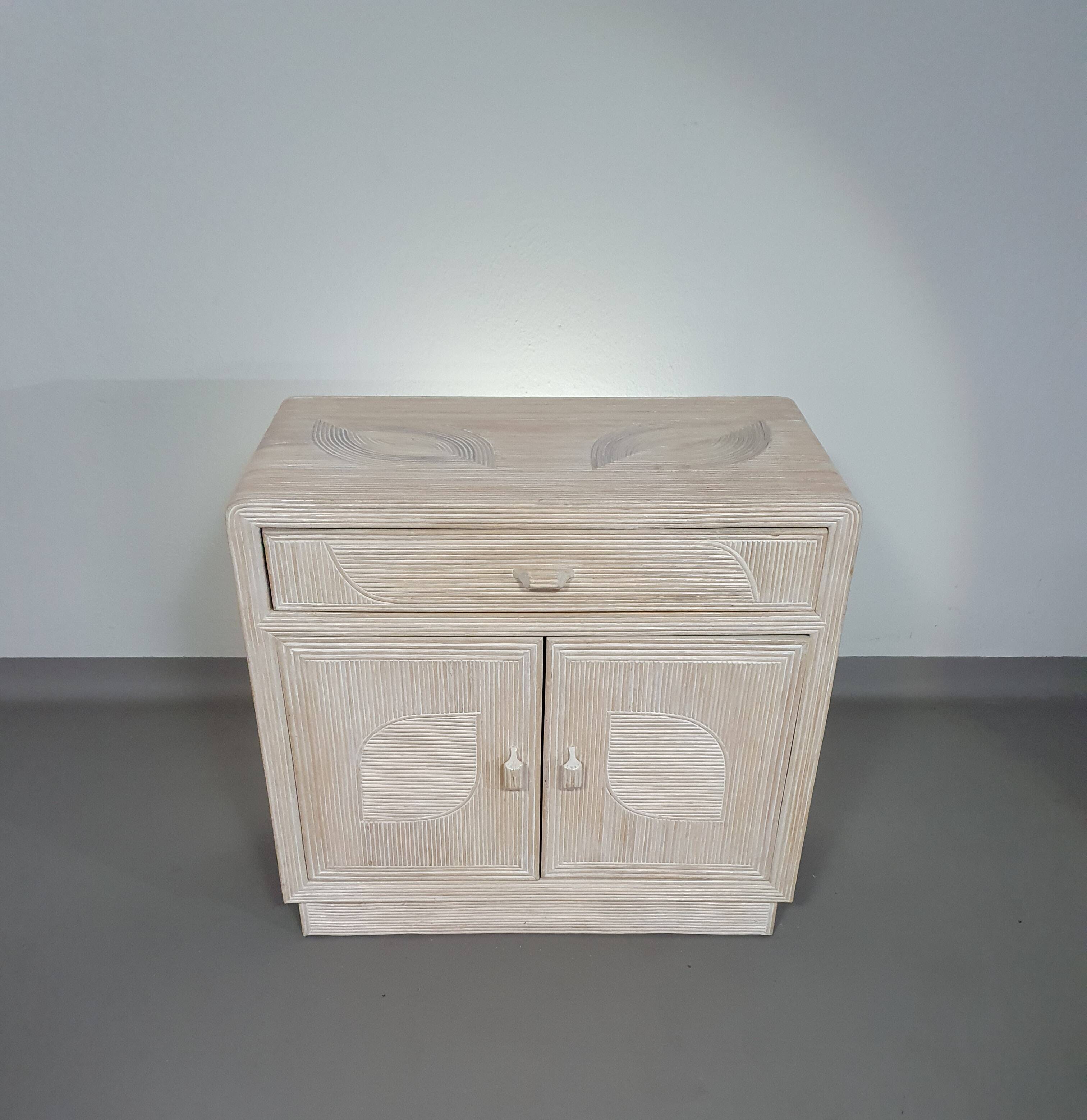Split reed side board/cabinet 80 x 80 x 40 cm