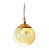 Suspension globe en verre ambré bullé