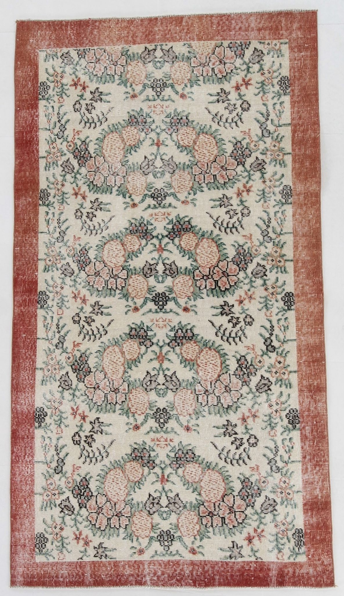 Coral red farmhouse floral rug 206x112cm