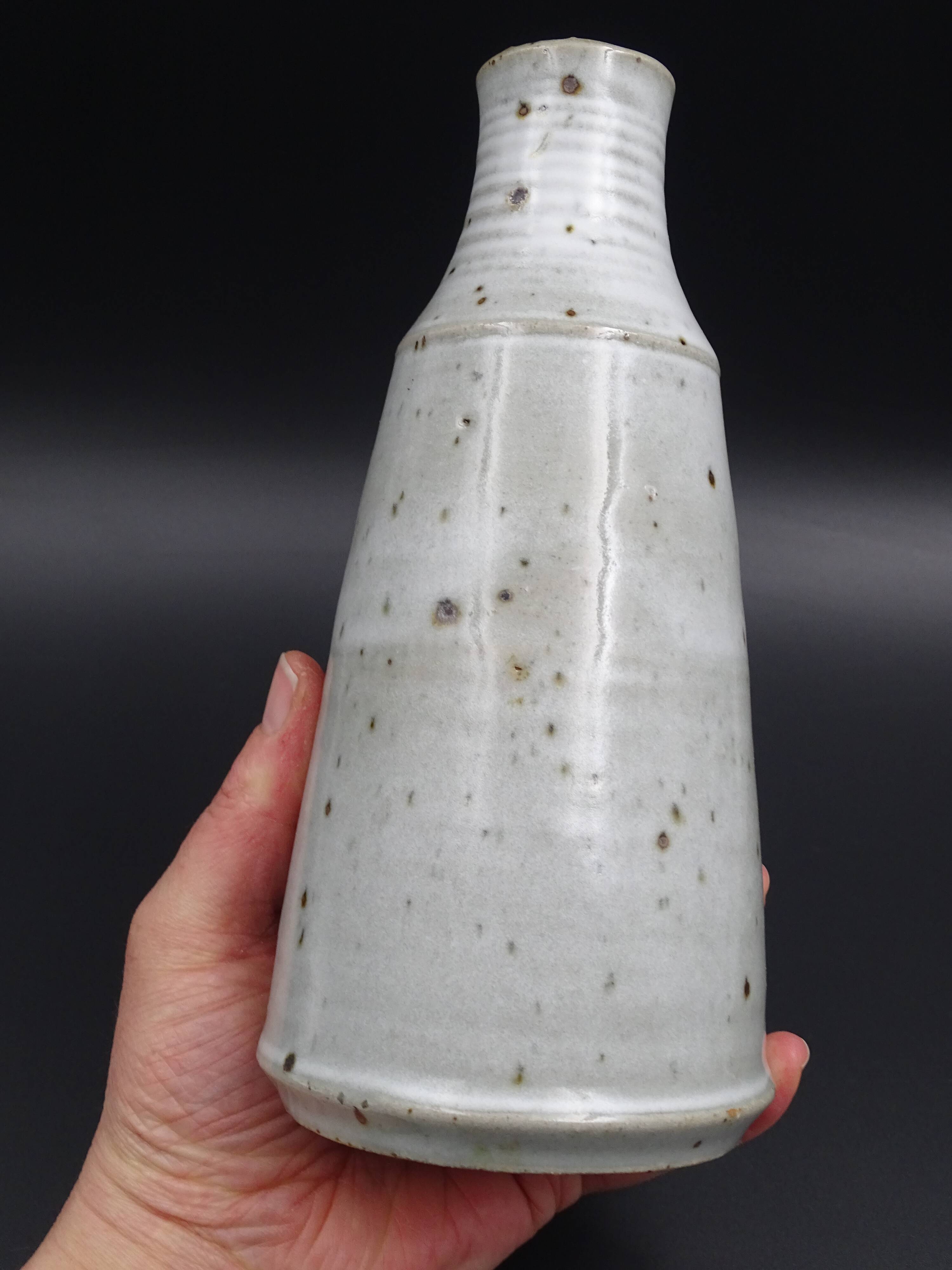 Sandstone vase with brown speckled decoration on a grey background - Bottle shape - Circa 1970 - Signed