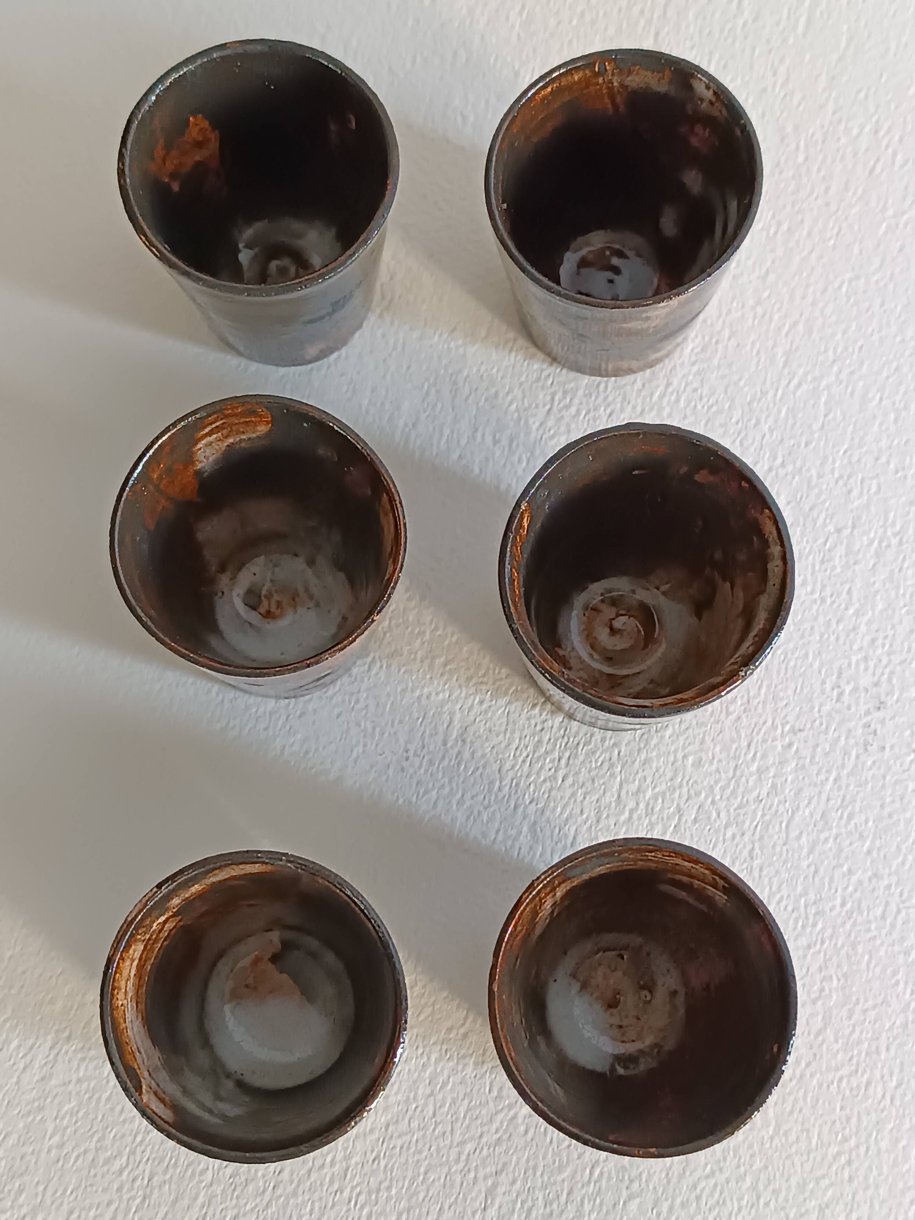 A bottle and six ceramic cups by Gérard Hofmann Vallauris 1950.