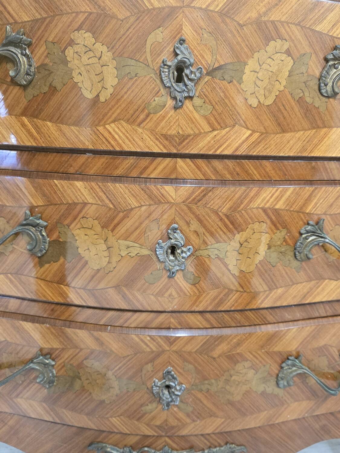 Louis XV style chest of drawers in rosewood