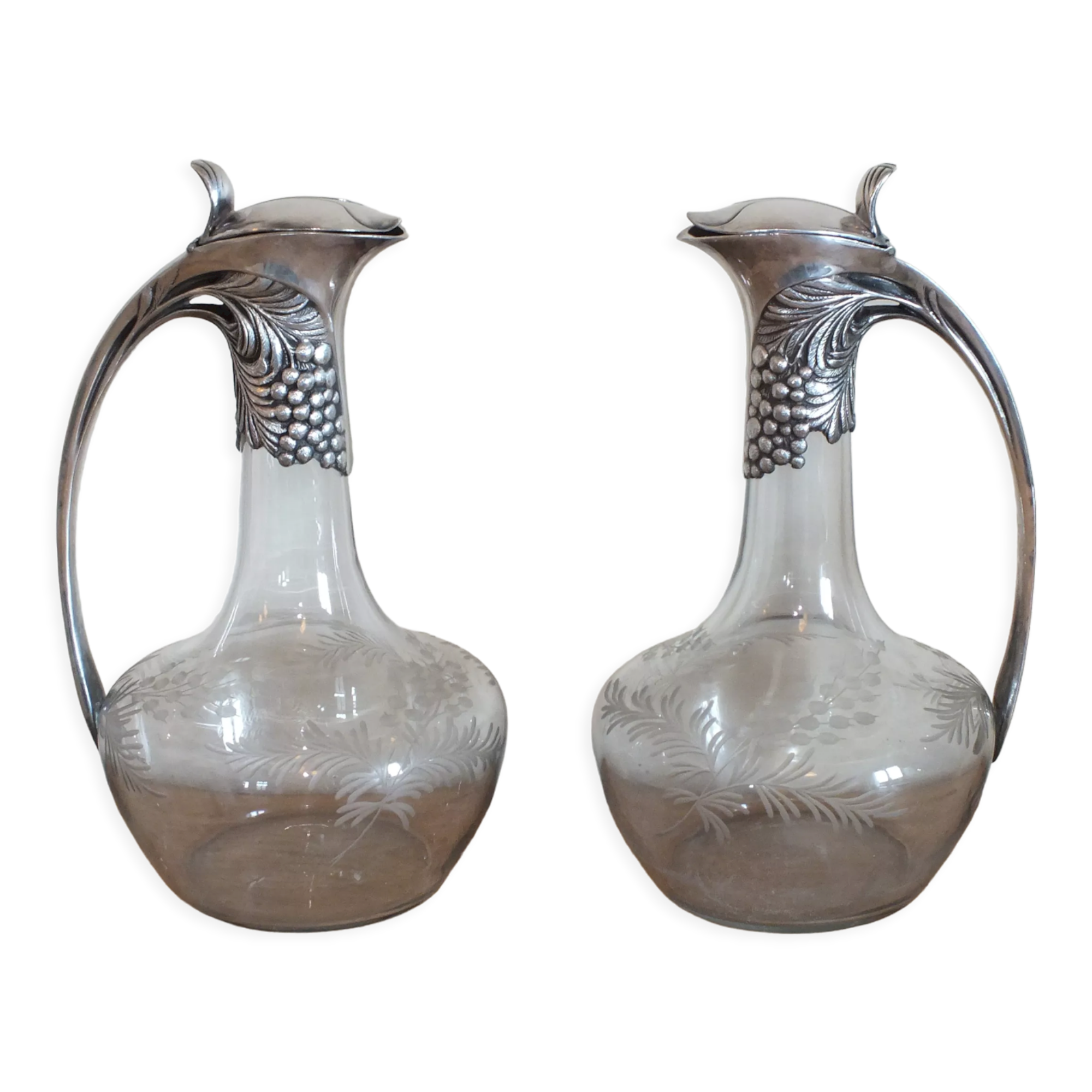 Pair of Gallia ewers in crystal and silver metal