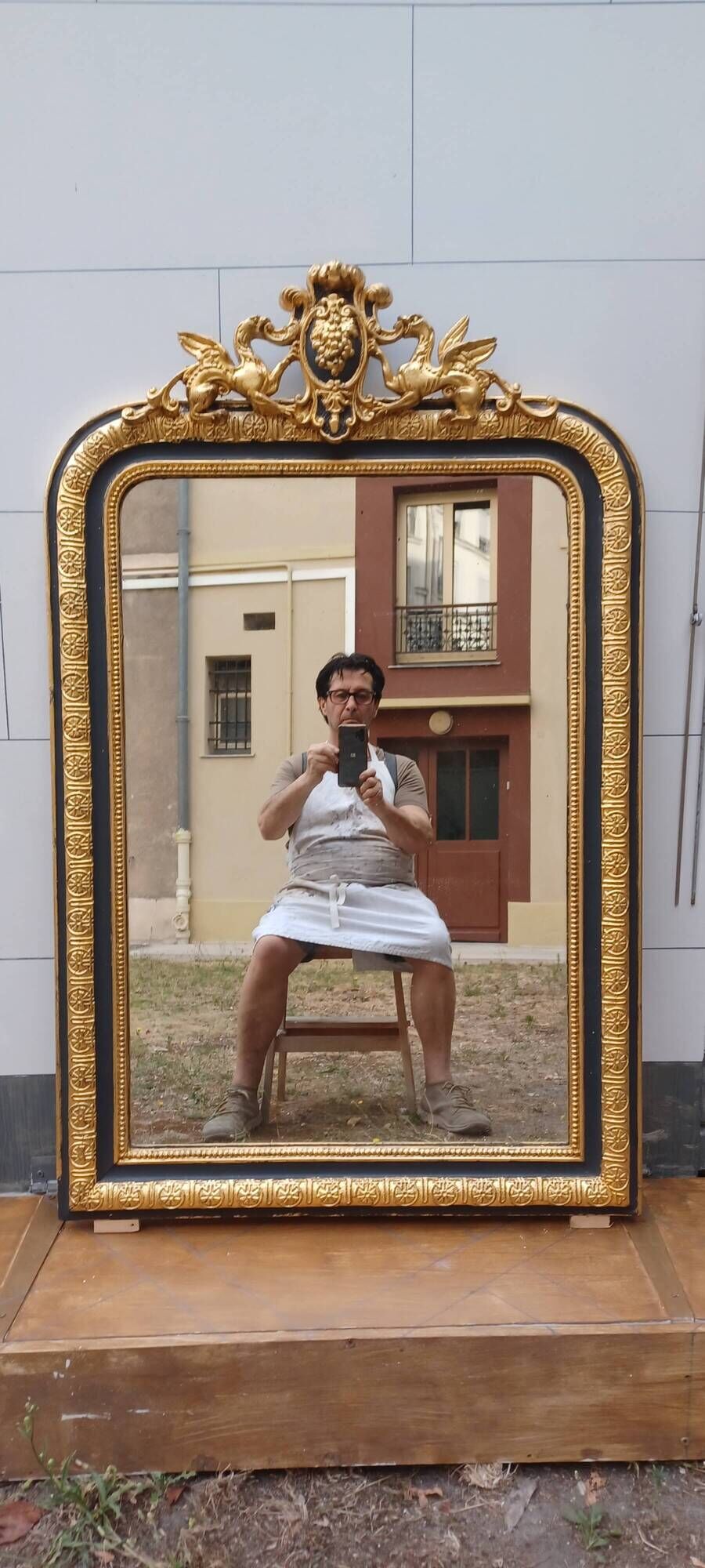 Liroir Louis-Philippe gris et doré de style néo-gothique