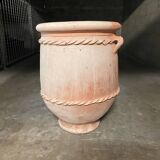 Earthen pot