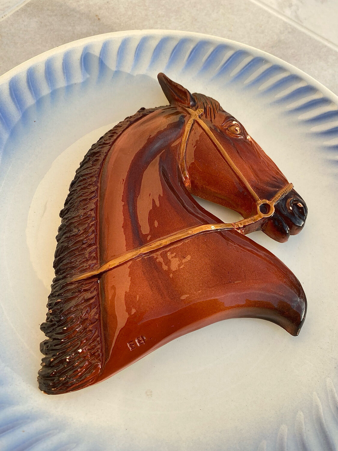 Relief plate horse Gien signed EB