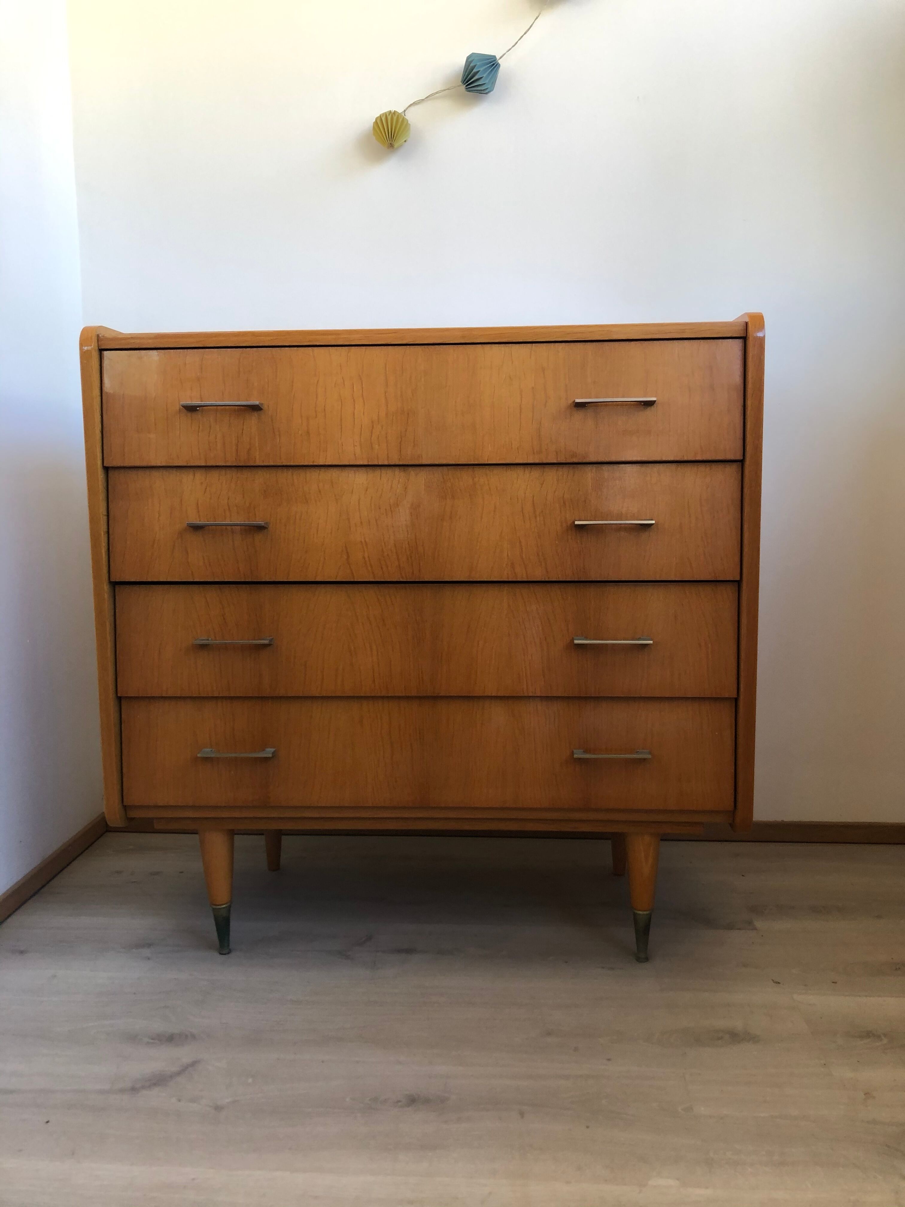 Beautiful 60s honey chest of drawers in a beautiful state