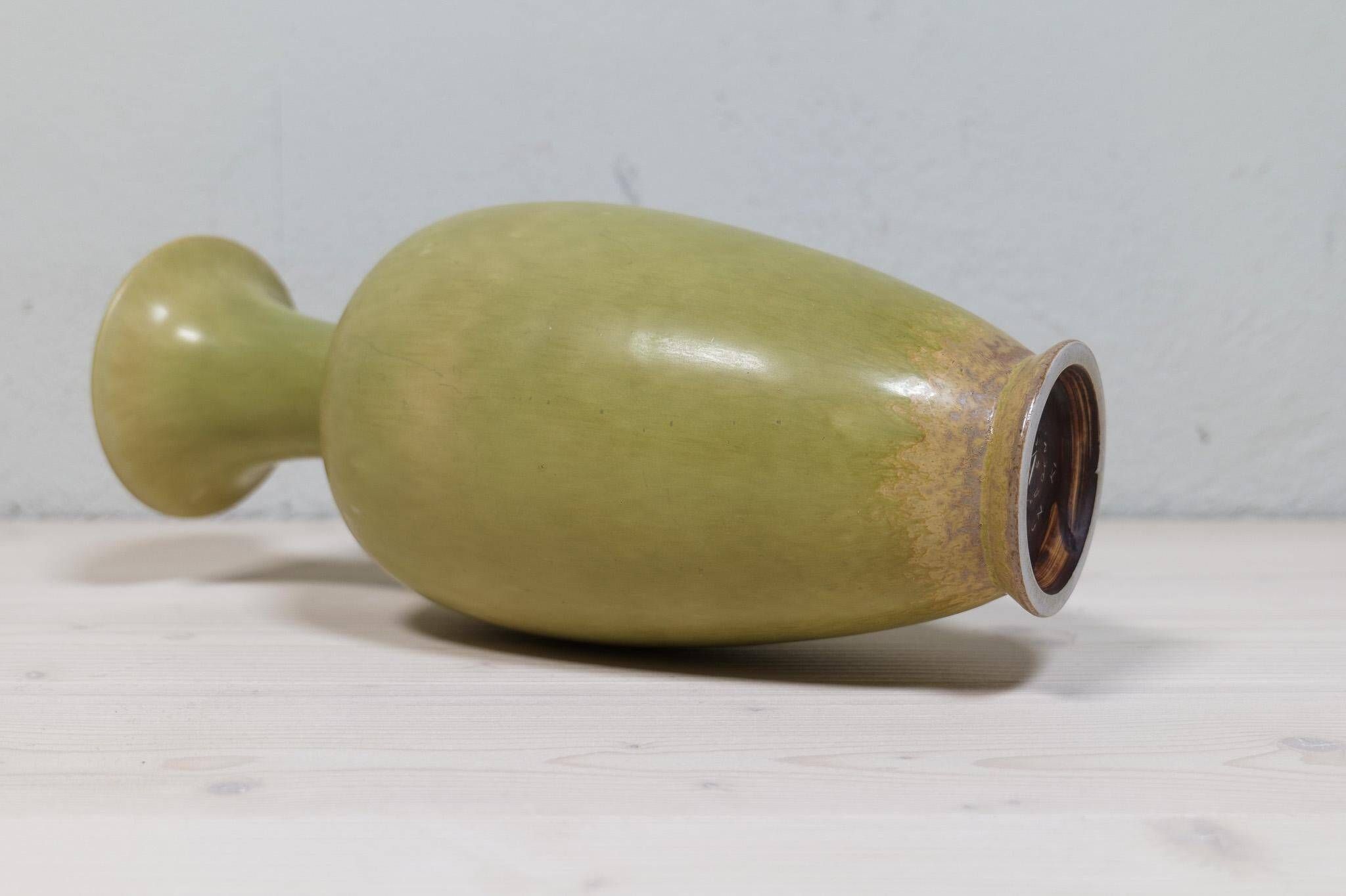 Modern mid-century vase by Rörstrand, designed by Gunnar Nylund, Sweden, 1950s.
