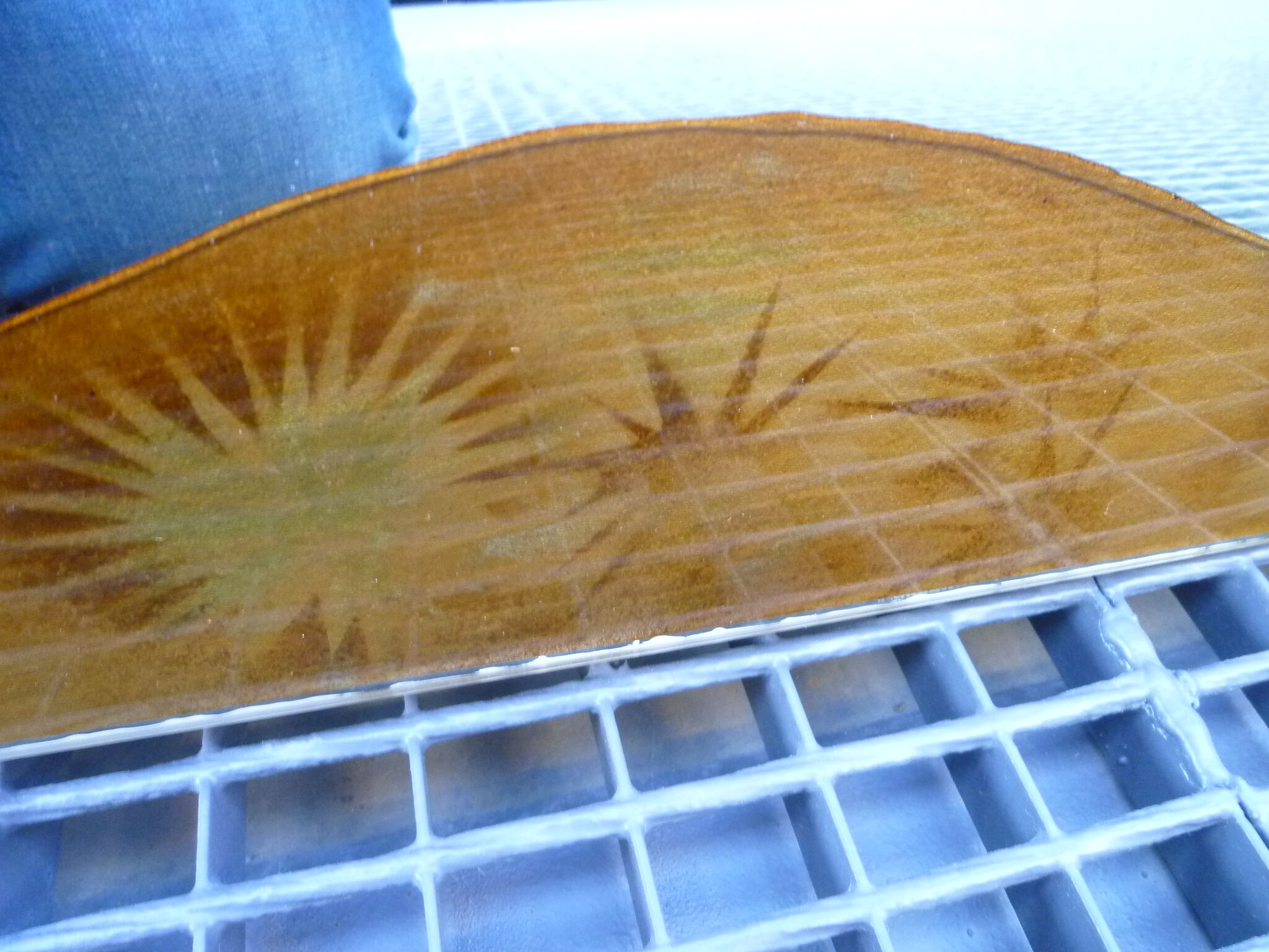 Eglomisé mirror seabed