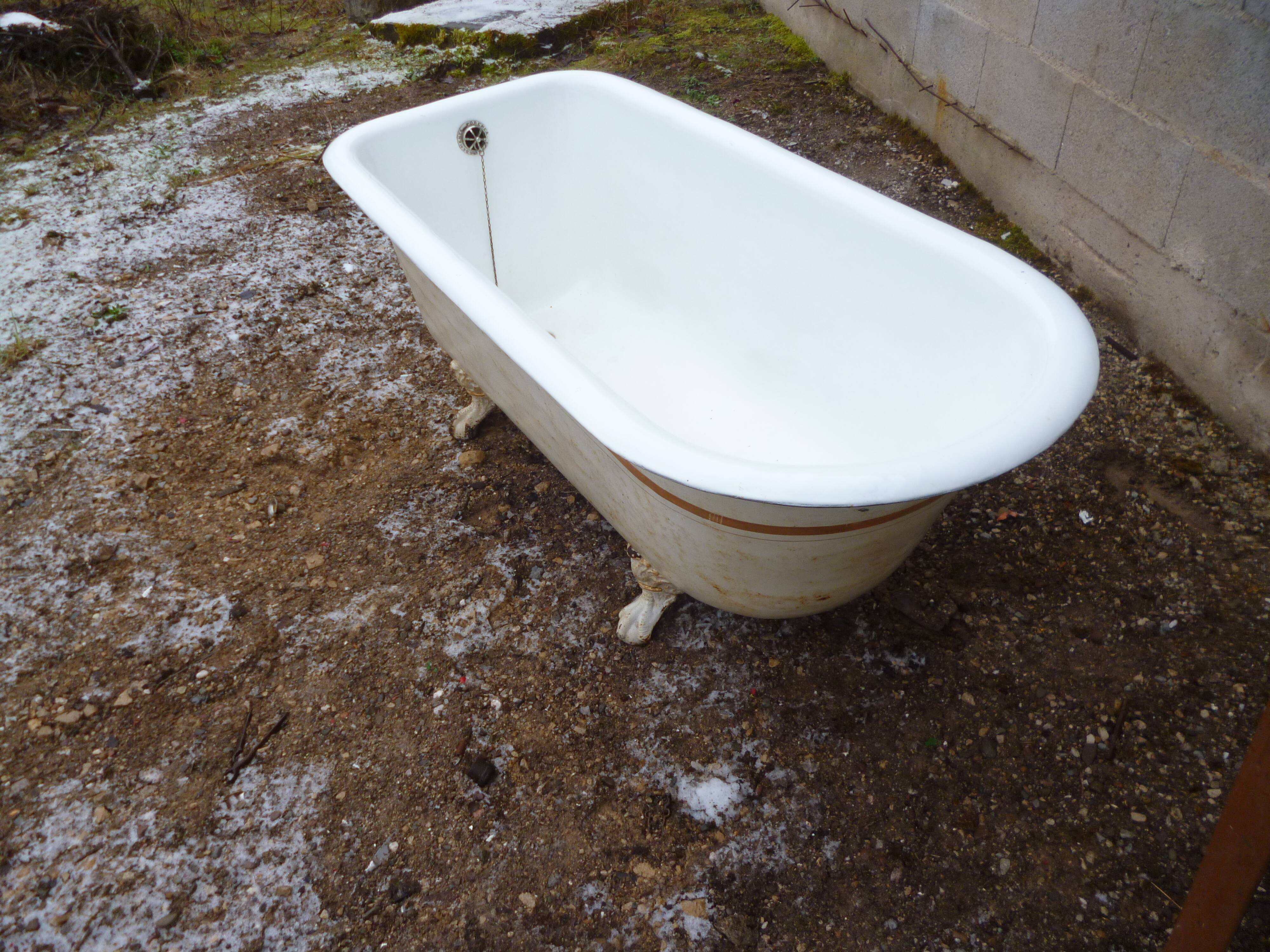 Baignoire en fonte pieds en griffes d'aigle