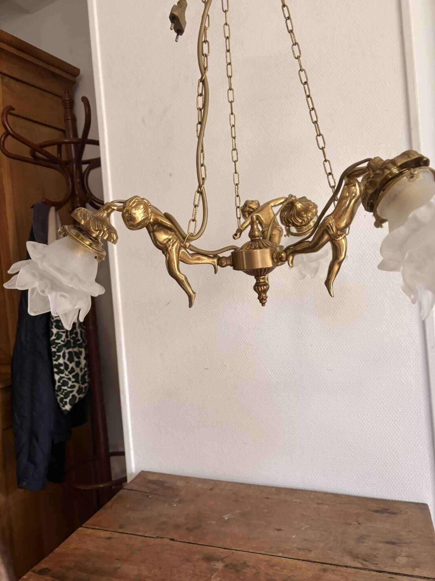 Golden bronze lustre with musical cherubs in vintage Louis XV style - lighting