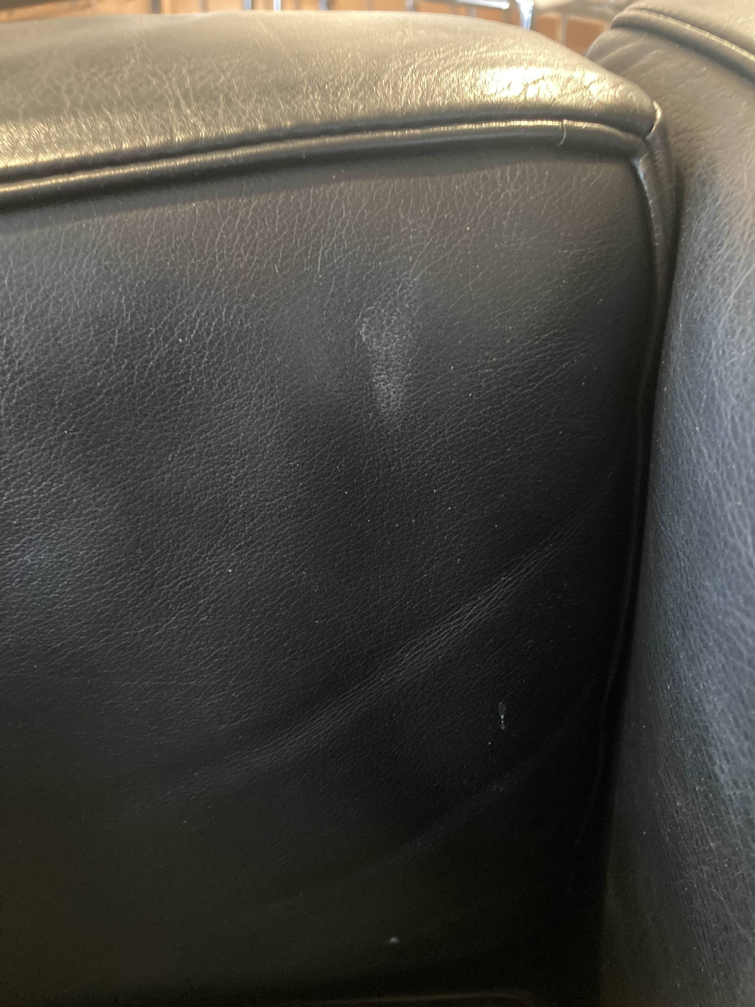 Le Corbusier LC2 armchair in black leather