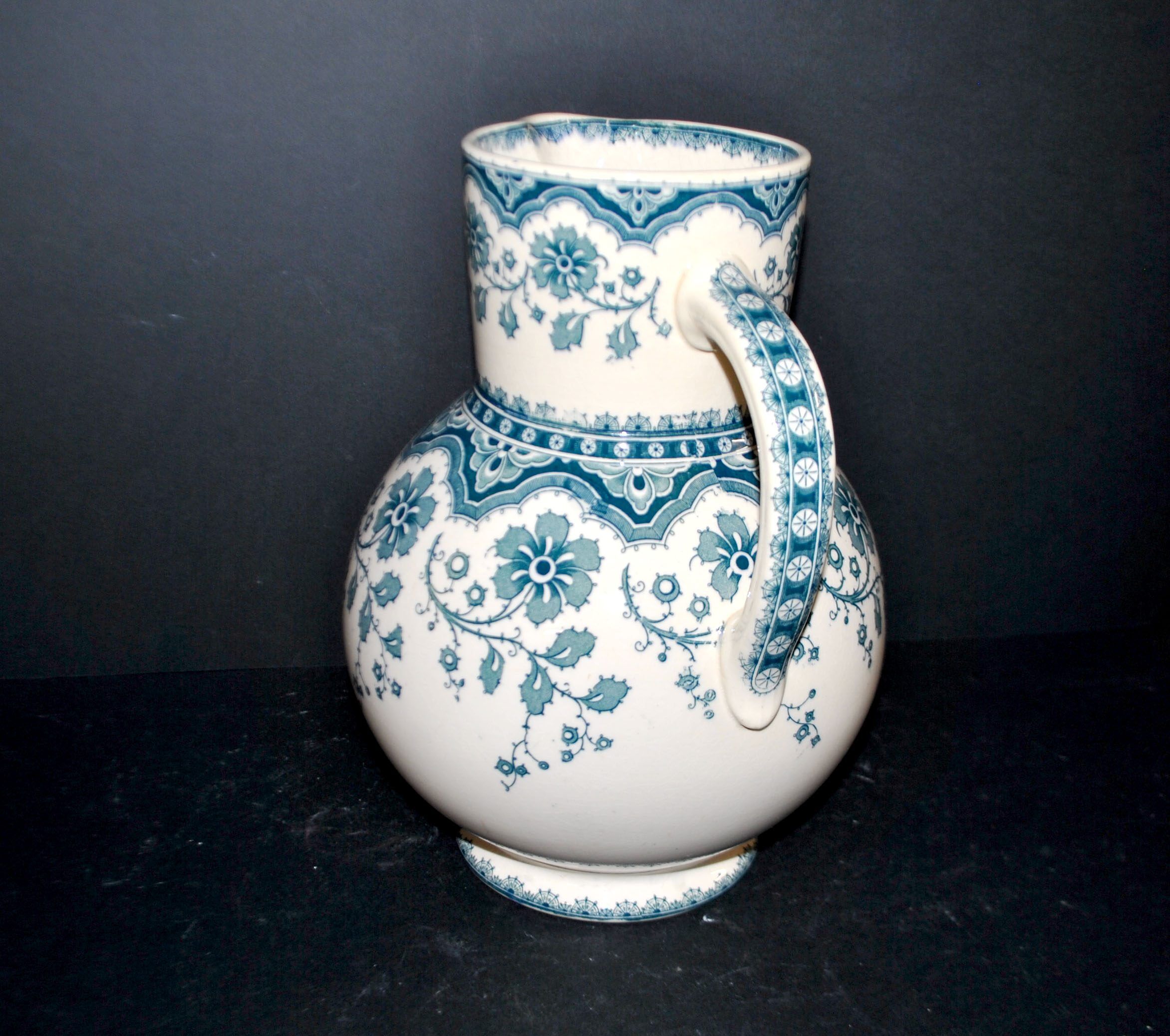 Vase, pichet Malines en faïence fleuri bleue Sarreguemines U&C