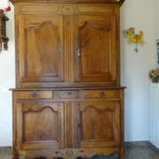 magnificent two-body buffet from the 18th century in walnut – an exceptional antique piece